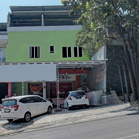 Oyo Life 92877 Hotel Rainbow 7296 Semarang Eksteriør bilde