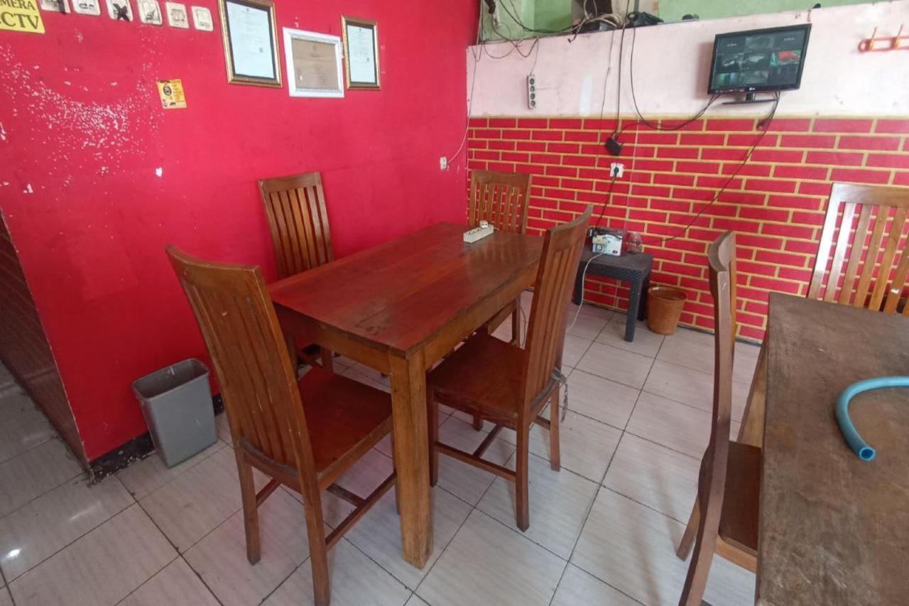 Oyo Life 92877 Hotel Rainbow 7296 Semarang Eksteriør bilde