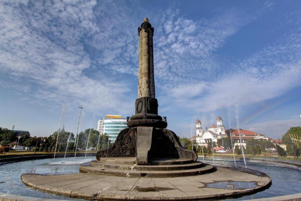 Oyo Life 92877 Hotel Rainbow 7296 Semarang Eksteriør bilde