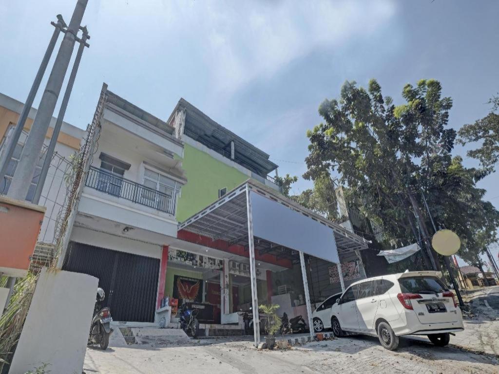Oyo Life 92877 Hotel Rainbow 7296 Semarang Eksteriør bilde