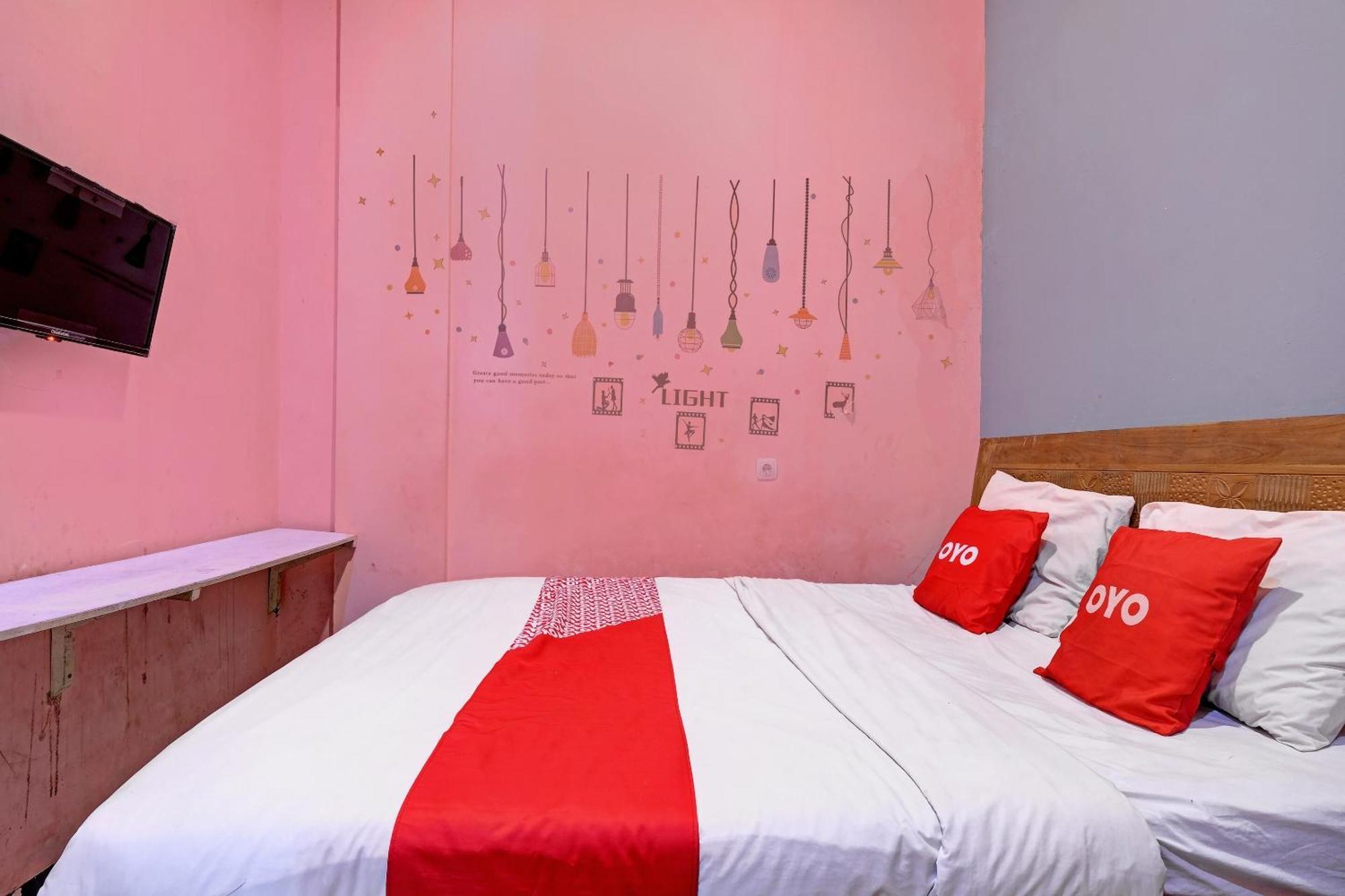 Oyo Life 92877 Hotel Rainbow 7296 Semarang Eksteriør bilde