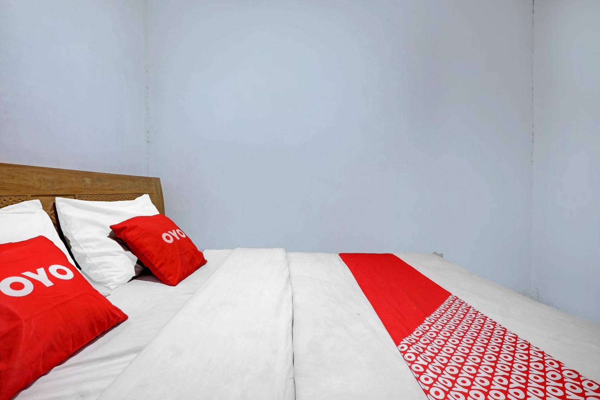 Oyo Life 92877 Hotel Rainbow 7296 Semarang Eksteriør bilde