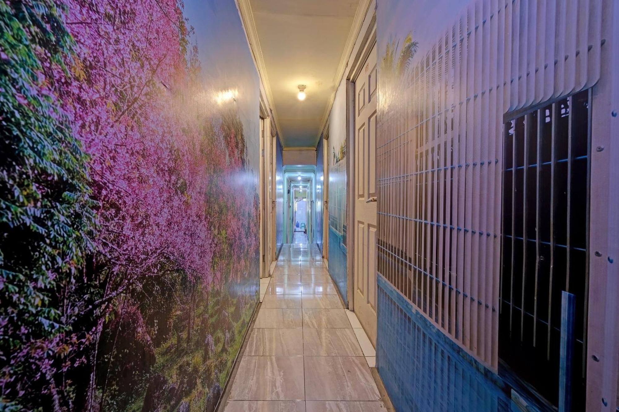 Oyo Life 92877 Hotel Rainbow 7296 Semarang Eksteriør bilde