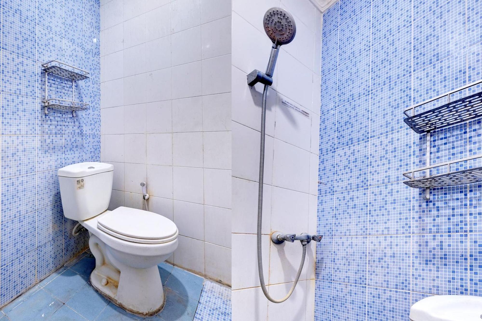 Oyo Life 92877 Hotel Rainbow 7296 Semarang Eksteriør bilde