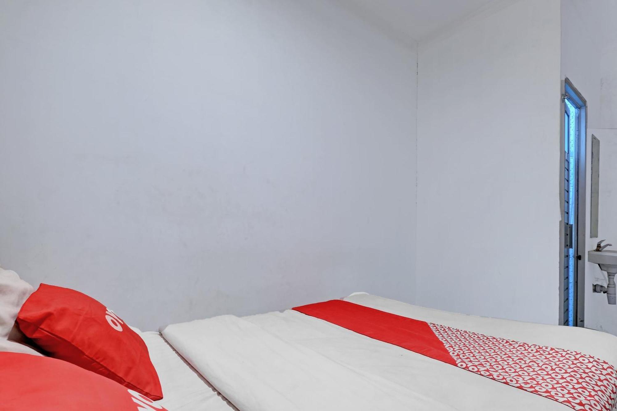 Oyo Life 92877 Hotel Rainbow 7296 Semarang Eksteriør bilde